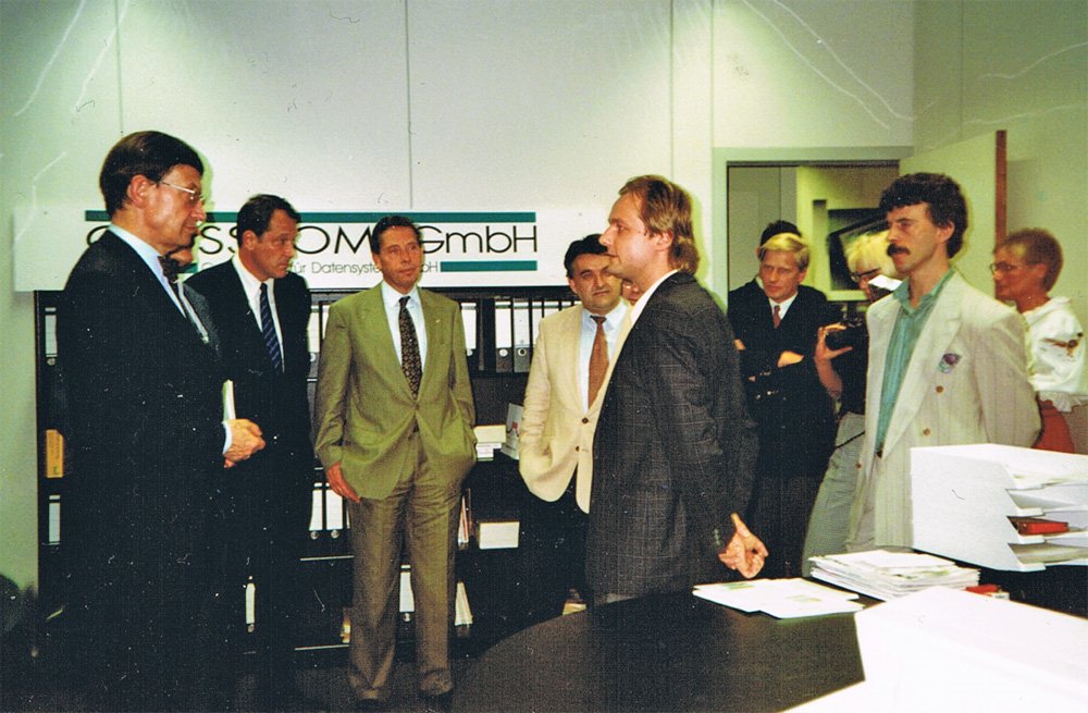 Delegation Prof. Dr. Riesenhuber zu Besuch bei CrossCom GmbH 1988